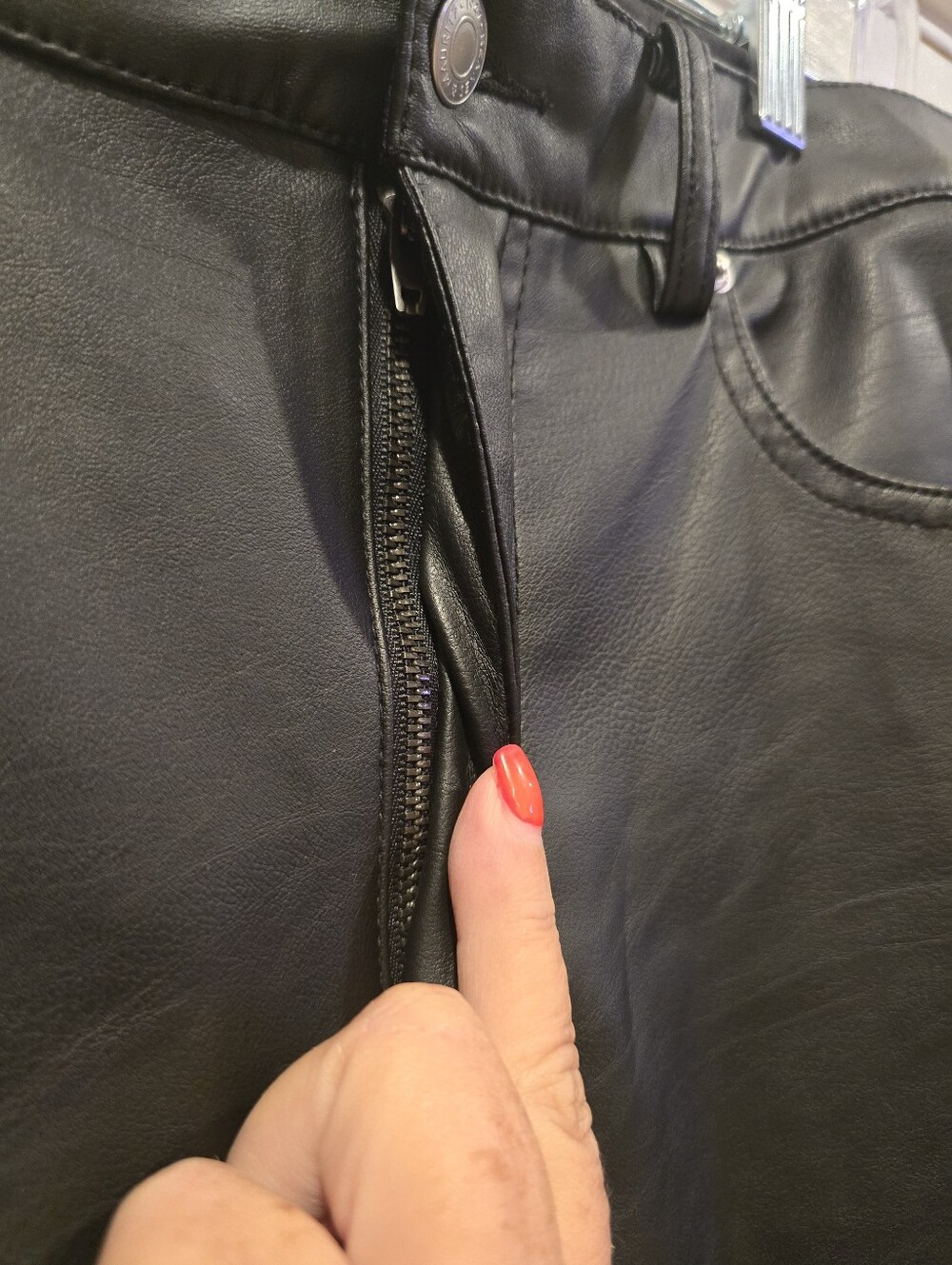 H&M Women's Coated Trousers Creating A Faux Leather Look. Very Soft. US Size 8 - Picture 5 of 12